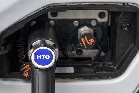 Ab 2027 soll das Leipziger BMW-Werk über eine Pipeline mit Wasserstoff versorgt werden. (Archivbild) Foto: Hendrik Schmidt/dpa