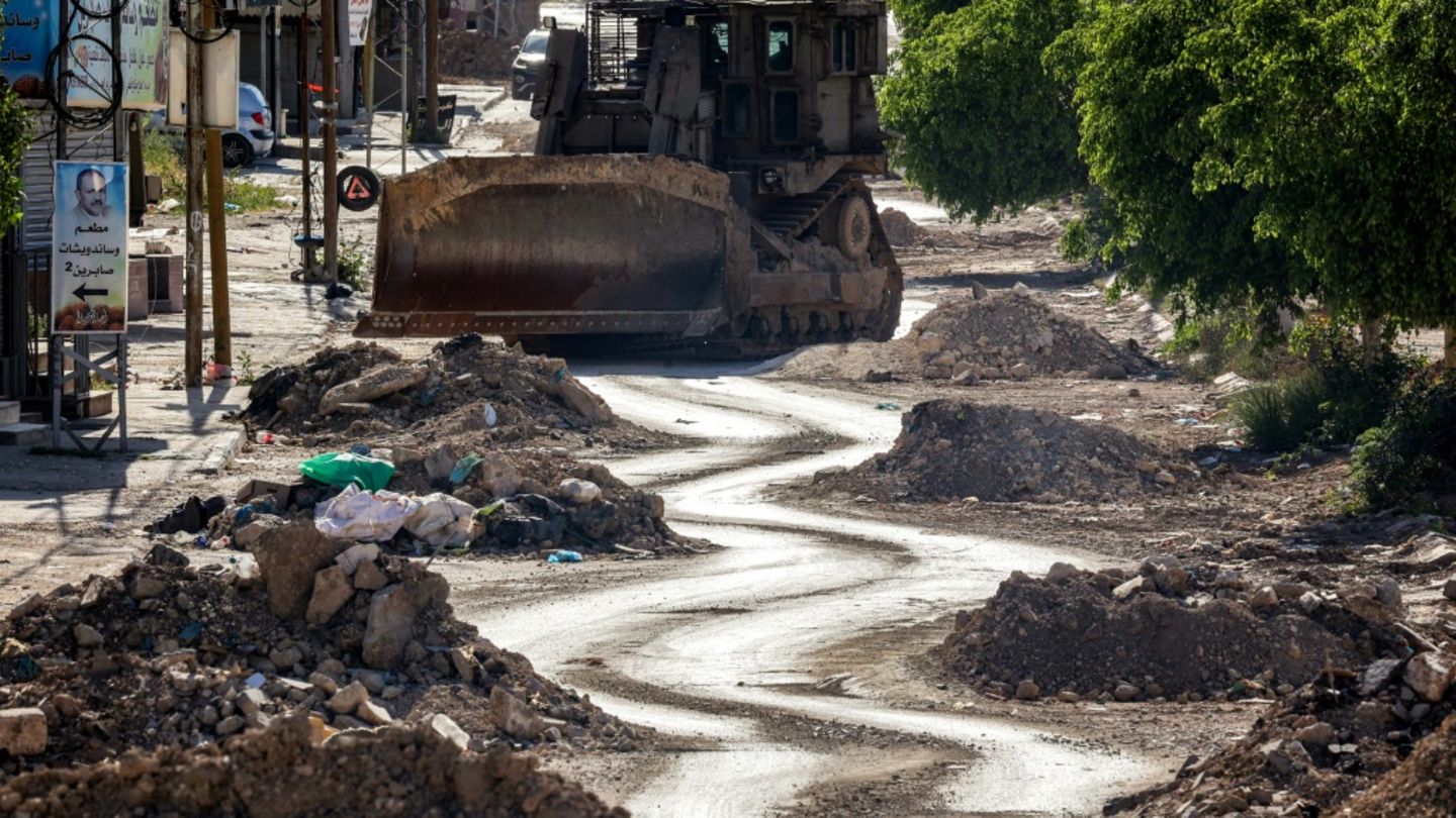 Israelischer Bulldozer im Westjordanland