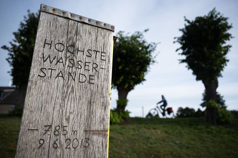 Die Elbe soll bei Hochwasser mehr Raum haben, um sich auszubreiten. Ortschaften sollen so besser geschützt werden. (Archivbild)