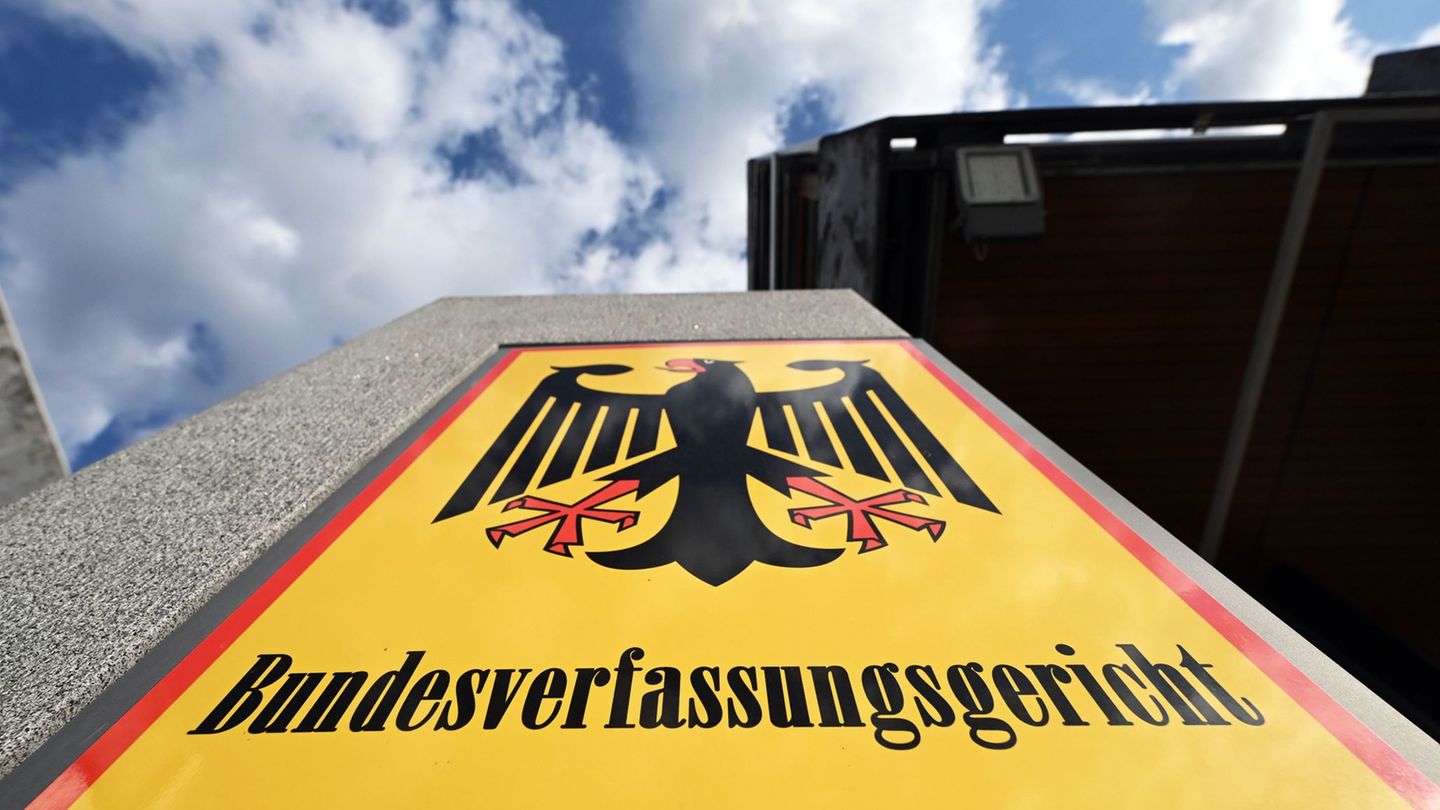 Das Bundesverfassungsgericht hat eine Verfassungsbeschwerde gegen die Verwendung von Anom-Chat-Daten geprüft. (Archivbild) Foto: