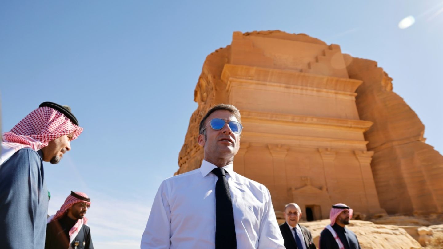 Frankreichs Präsident Macron beim Besuch von Al-Ula 2024