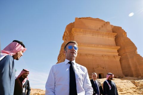 Frankreichs Präsident Macron beim Besuch von Al-Ula 2024