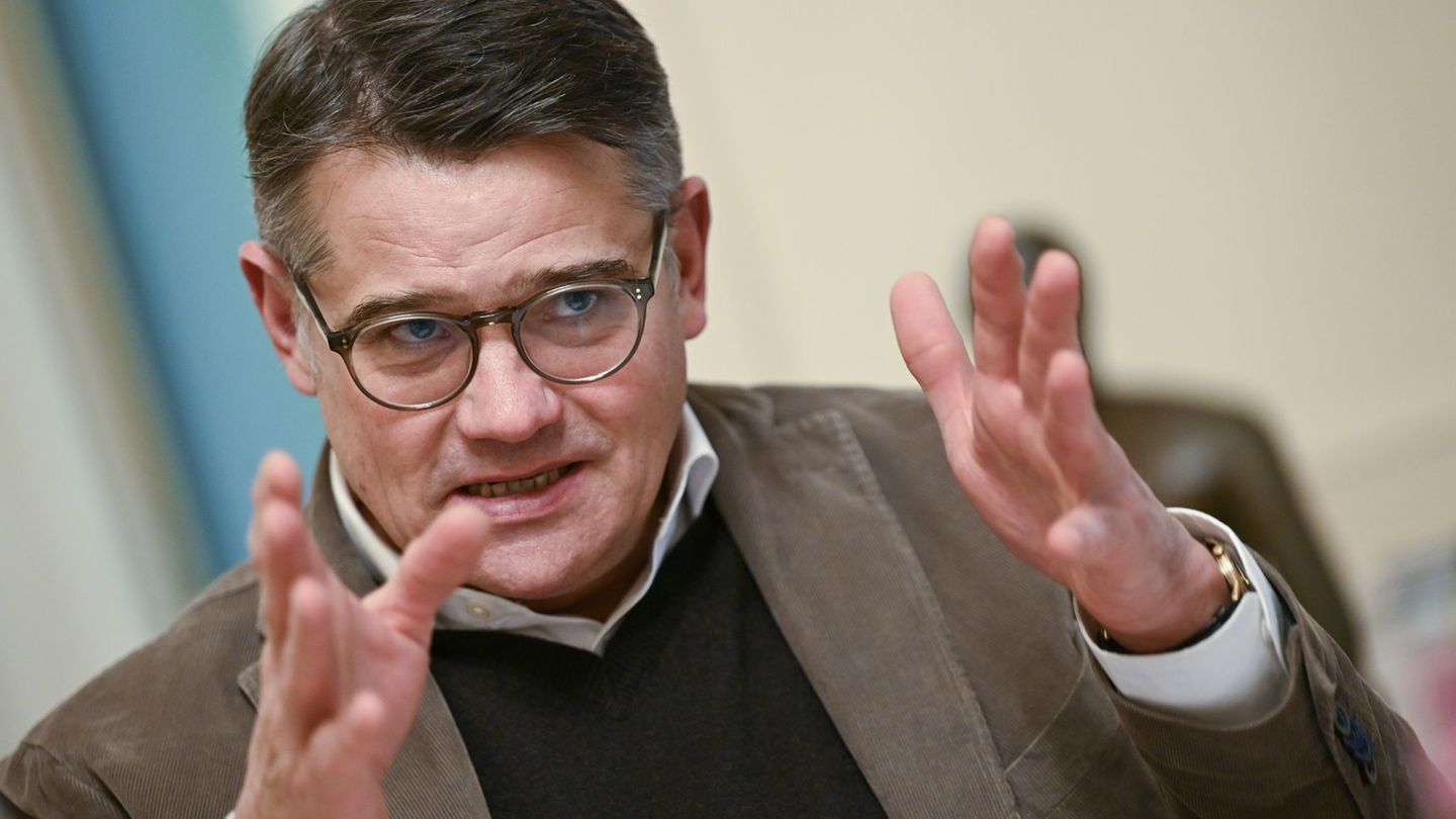Zukunftstechnologie: Hessens Regierungschef Boris Rhein (CDU) setzt sich für ein Fusionskraftwerk in Hessen ein. Foto: Arne Dede