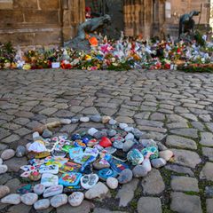 Solidarität und Hilfsbereitschaft waren nach dem Anschlag groß. (Symbolbild) Foto: Klaus-Dietmar Gabbert/dpa