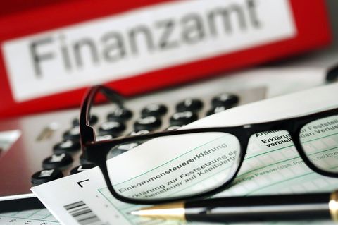 Steuerzahler in Schleswig-Holstein können die Arbeit ihrer Finanzämter bewerten. (Symbolbild) Foto: Oliver Berg/dpa