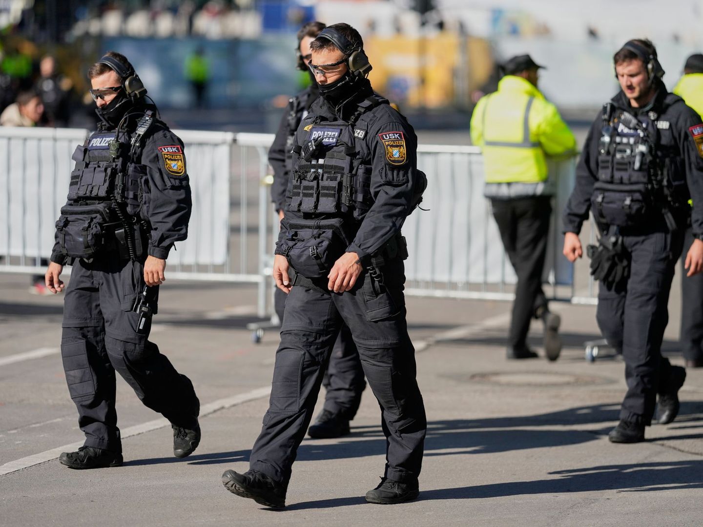 Großeinsatz in München: Nach Bombendrohung: Spürhunde aus ganz Bayern auf  der Wiesn | STERN.de