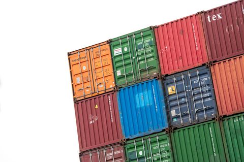 Die Thüringer Exportwirtschaft hat zu kämpfen. (Symbolbild) Foto: Daniel Bockwoldt/Deutsche Presse-Agentur GmbH/dpa