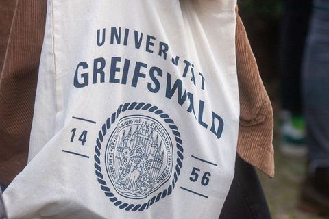 Die Universitäten in MV begrüßen zum Wintersemester wieder zahlreiche neue Studierende. (Symbolbild) Foto: Stefan Sauer/dpa