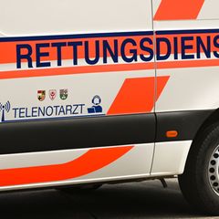 Seit einem Jahr wird das Konzept des Telenotarztes vor allem im Süden Sachsen-Anhalts erporbt. (Archivbild) Foto: Heiko Rebsch/d