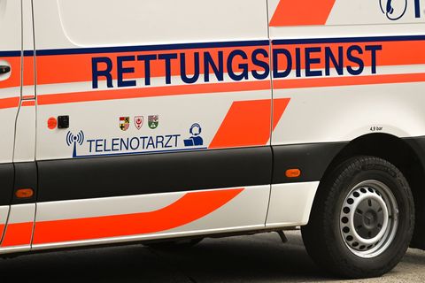 Seit einem Jahr wird das Konzept des Telenotarztes vor allem im Süden Sachsen-Anhalts erporbt. (Archivbild) Foto: Heiko Rebsch/d