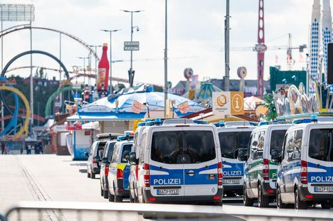Auf dem Oktoberfestgelände ist ein großes Polizeiaufgebot zusammengezogen worden