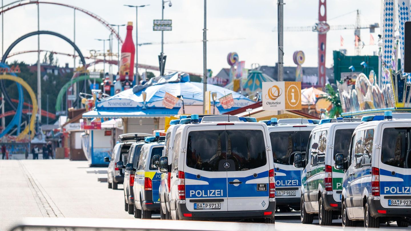 Auf dem Oktoberfestgelände ist ein großes Polizeiaufgebot zusammengezogen worden