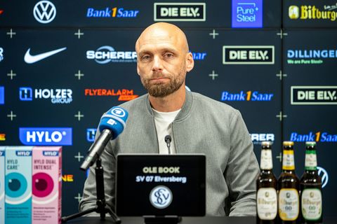 Ole Book hat seinen Vertrag als Sportvorstand der SV Elversberg verlängert. Foto: Laszlo Pinter/dpa