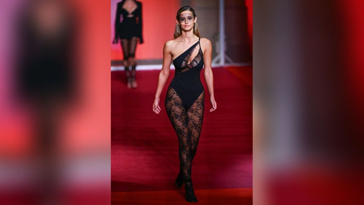 Nicola Cavanis bei der Pariser Fashion Week.