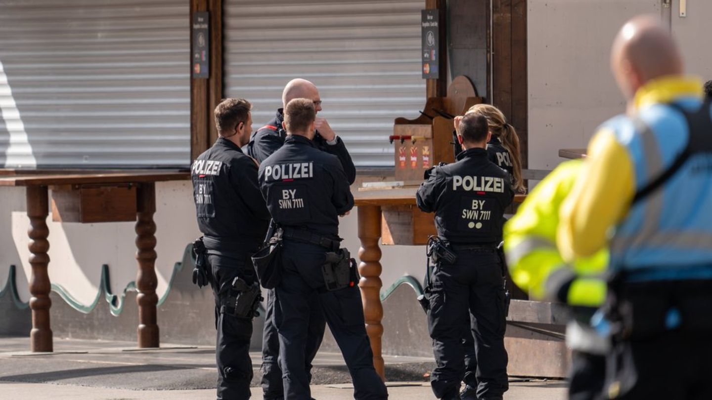 Polizeibeamte auf der Theresienwiese.