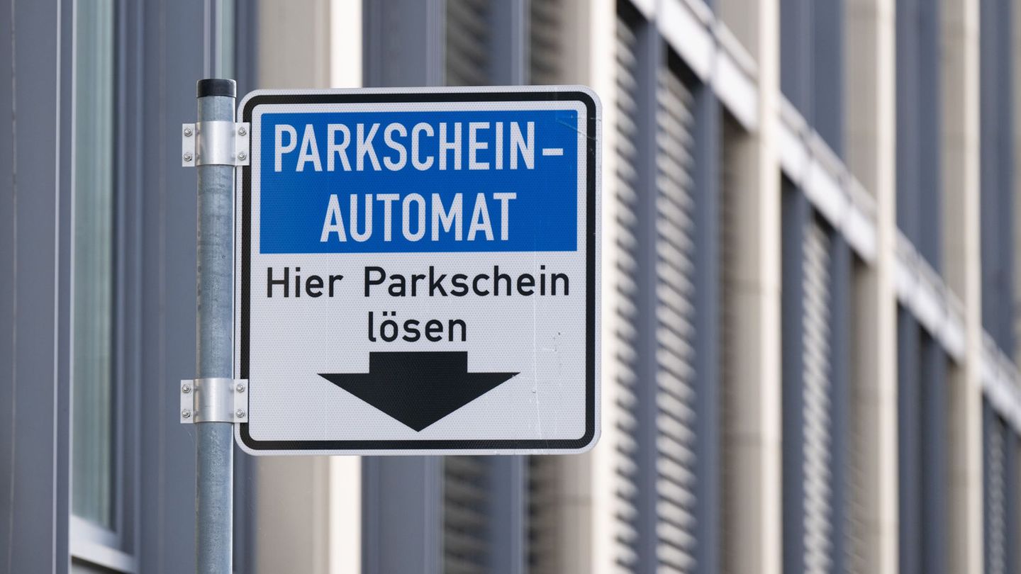 In verschiedenen Städten bringen Betrüger gefälschte QR-Codes an Parkscheinautomaten an, zuletzt zum wiederholten Mal in Augsbur
