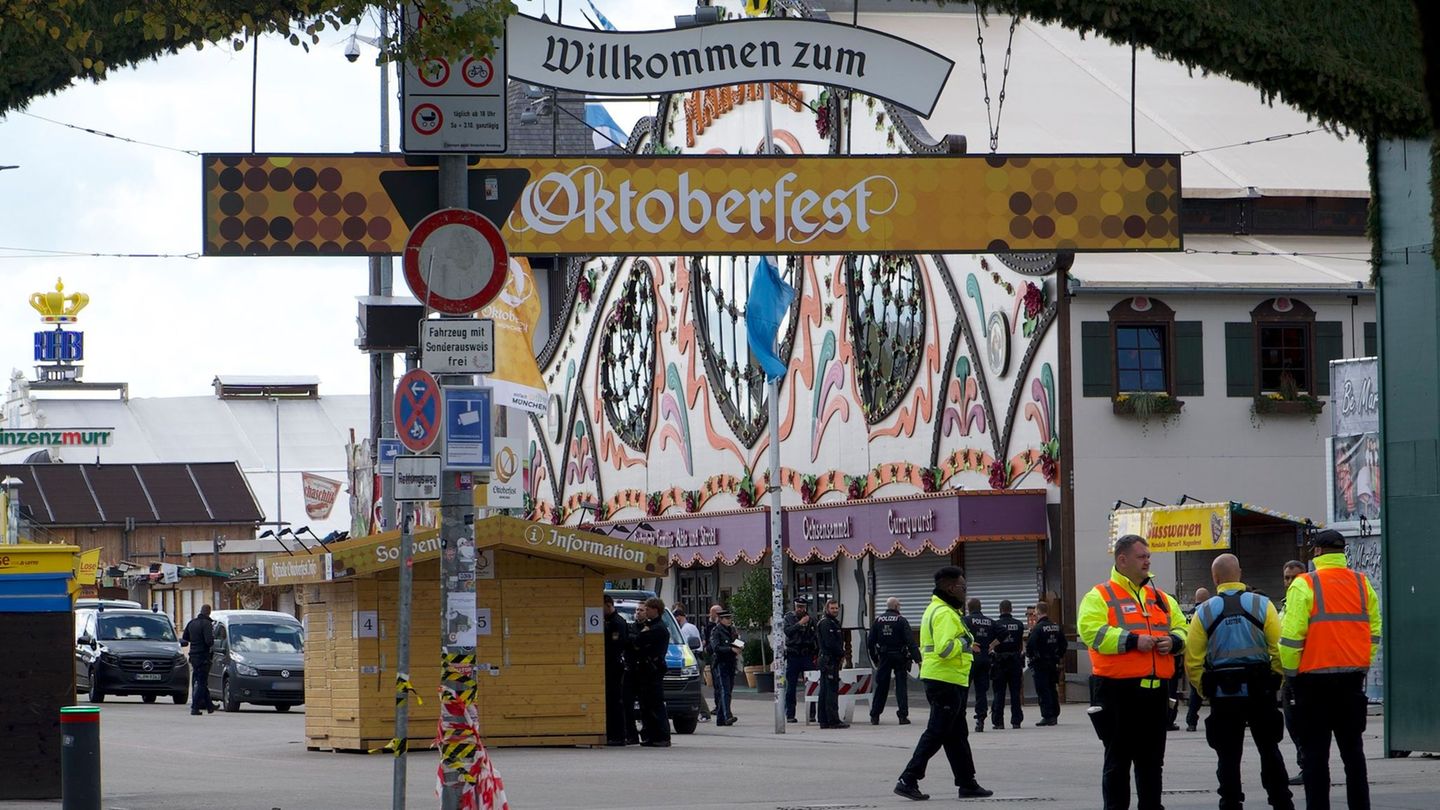 Bis 17.30 Uhr blieb das Oktoberfest nach einer Drohung geschlossen. Foto: Michael Faulhaber/dpa