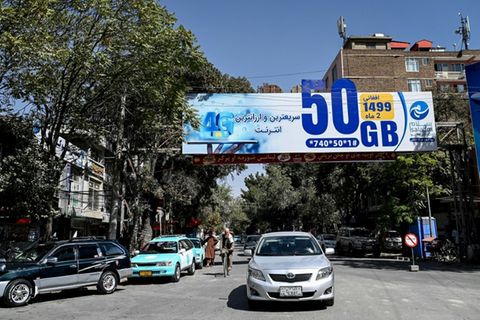 Werbeplakat für schnelles Internet in Kabul