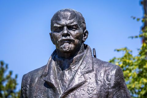 Das monumentale Lenin-Denkmal ist unter Denkmalschutz gestellt worden. (Archivbild) Foto: Jens Büttner/dpa