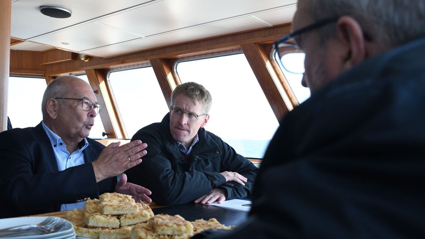 Der Hörnumer Hafen ist seit Jahren sanierungsbedürftig. Muschelzüchter und Ausflugsschiffer sehen dessen Existenz gefährdet. Fot