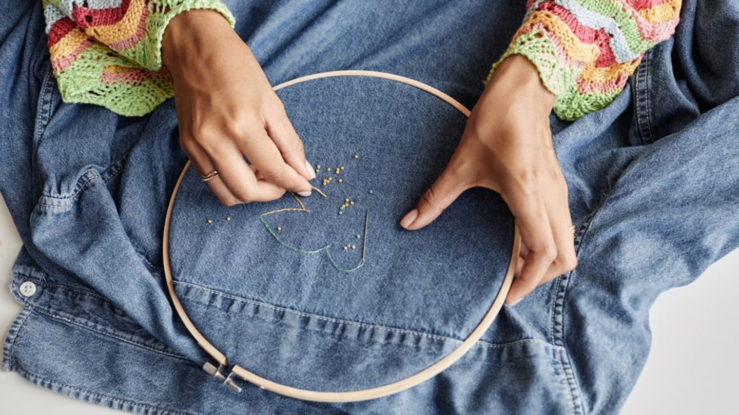 Mit ein wenig Kreativität lassen sich aus alten, langweiligen Basics neue Lieblingskleidungsstücke gestalten.