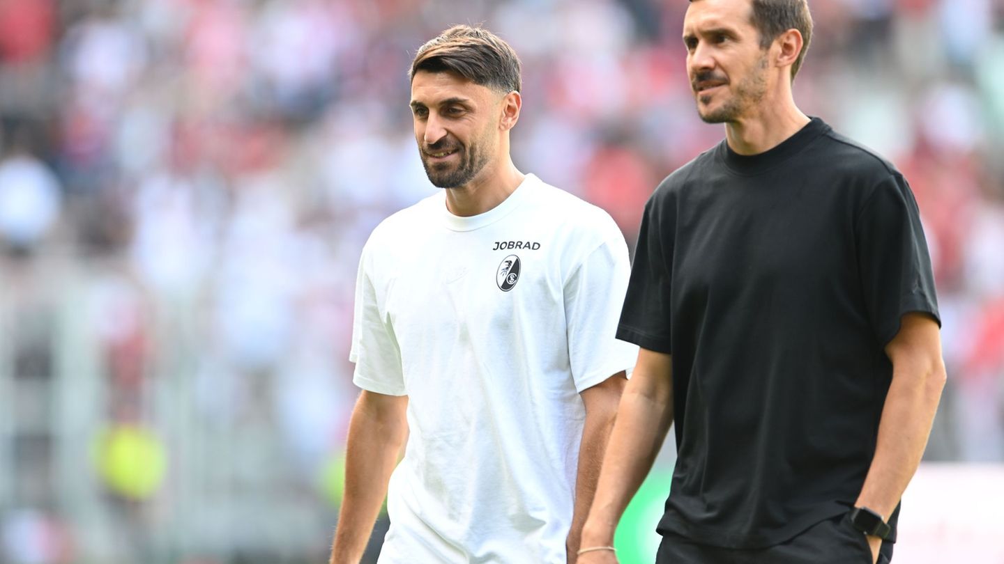 Vincenzo Grifo (l), Julian Schuster und der SC Freiburg sind beim FC Bologna zu Gast. (Archivbild) Foto: Carmen Jaspersen/dpa