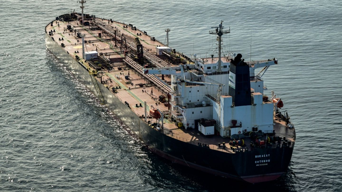 Luftaufnahme des umstrittenen Tankers