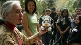 Jane Goodall mit Kindern