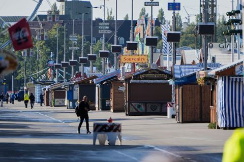 Am Mittwoch blieb die Wiesn lange leer - der Gastgewerbeverband Dehoga bringt nun einen Extra-Tag ins Spiel. Foto: Matthias Schr