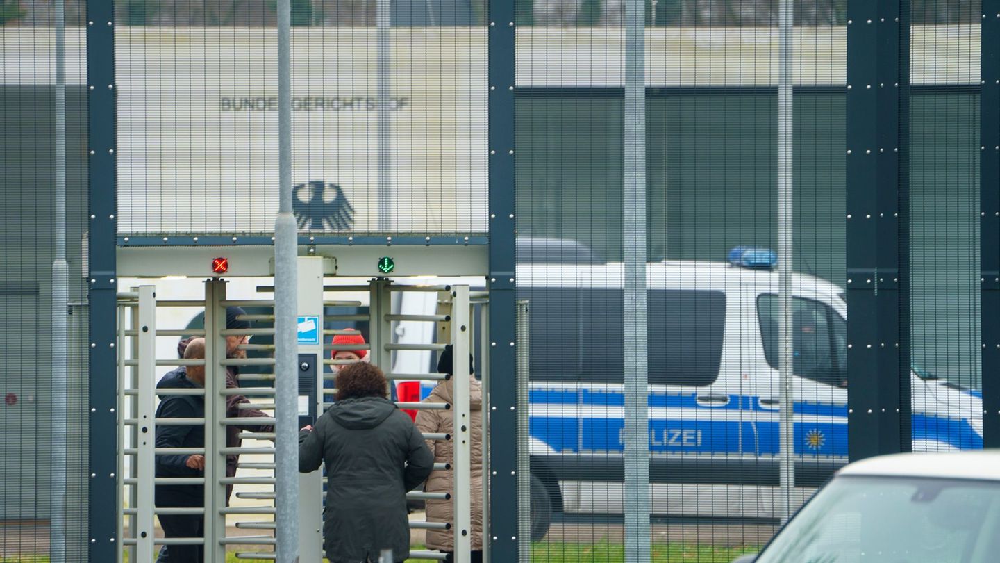 Die Bundesanwaltschaft will Haftbefehle beantragen. Ab dem Vormittag sollen die drei Festgenommenen beim Ermittlungsrichter des