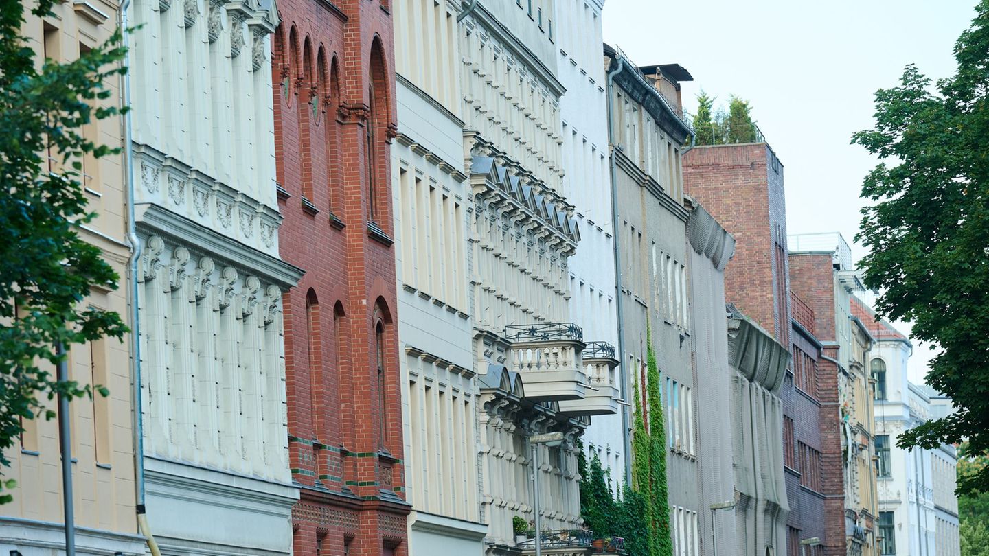 Der Berliner Wohnungsmarkt bleibt wohl auch in den kommenden Jahren äußerst angespannt. (Archivbild) Foto: Annette Riedl/dpa
