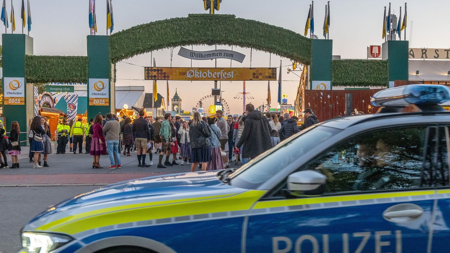 Das Münchner Oktoberfest durfte am Mittwochabend nach einer Bombendrohung wieder öffnen. Foto: Armin Weigel/dpa