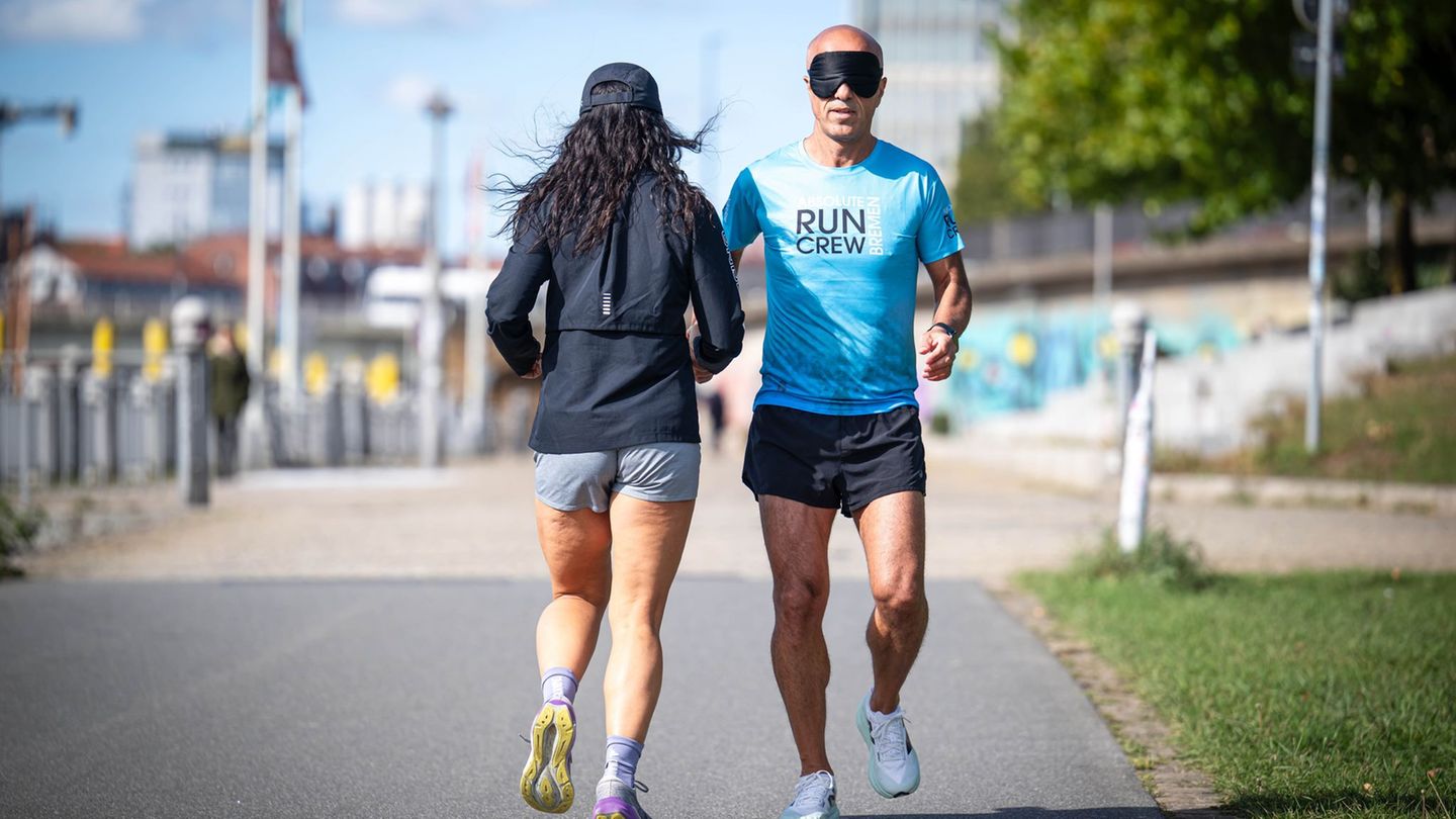 Bremer Marathon 2025: Emin da Silva (r.) hat schon viele ungewöhnliche Läufe absolviert