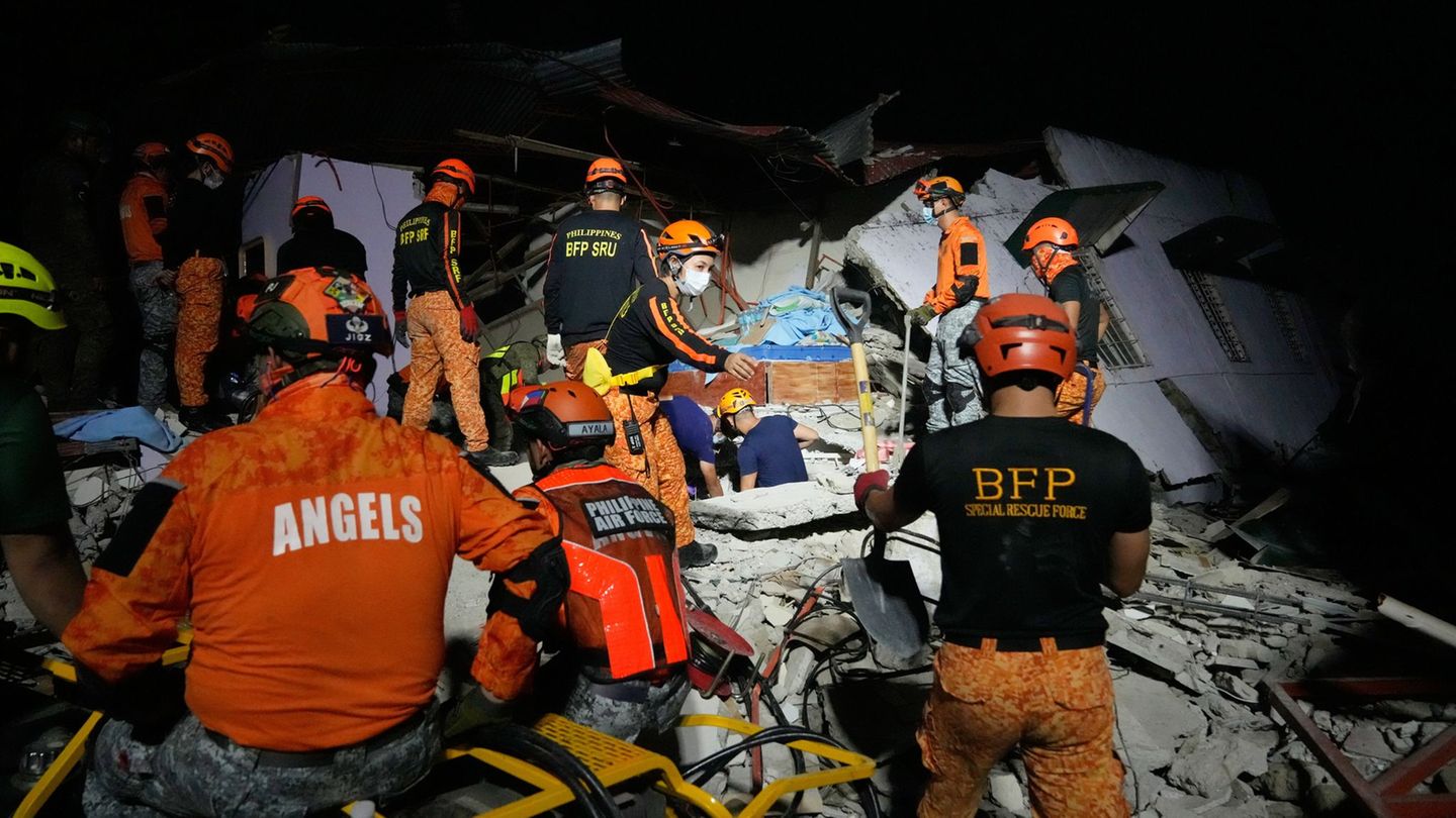 Hunderte Häuser sind bei dem schweren Beben eingestürzt. Foto: Aaron Favila/AP/dpa