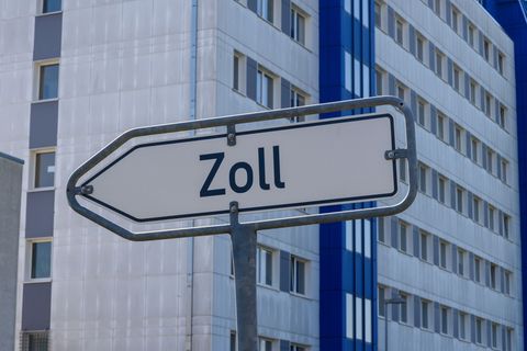 Im Rahmen europaweiter Kontrolltage rückte der Zoll auch in Sachsen-Anhalt aus. (Symbolbild) Foto: Klaus-Dietmar Gabbert/dpa