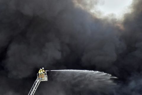 Feuerwehrmann bei einem Einsatz in Berlin