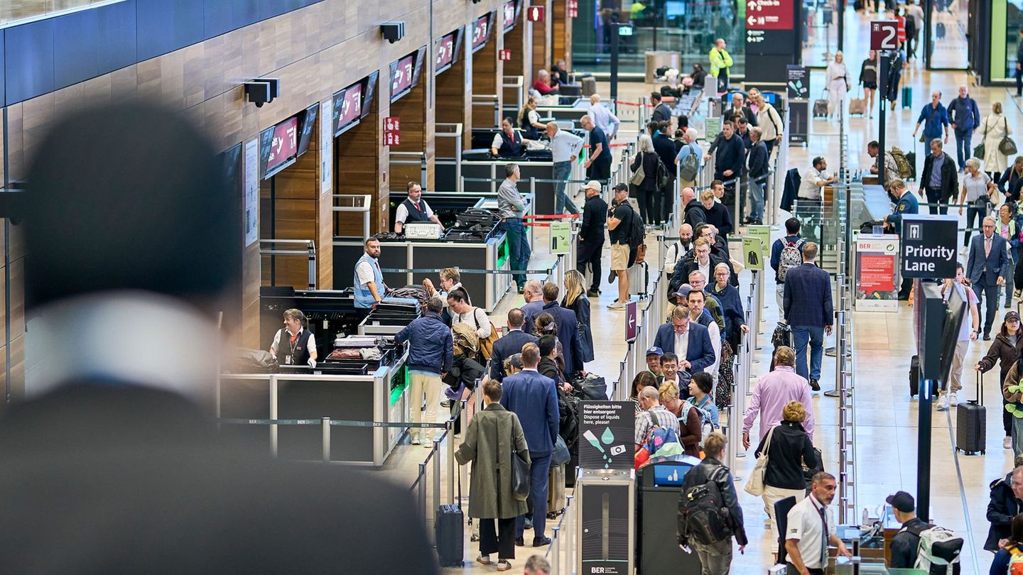 Problems with check-in: Impairments on the BER stop after cyber attack
