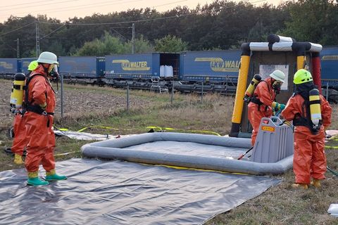 Die Bahnstrecke im Landkreis Verden, bei der Gefahrgut von einem Güterzug ausgetreten war, ist wieder frei gegeben. Foto: Kai Mo