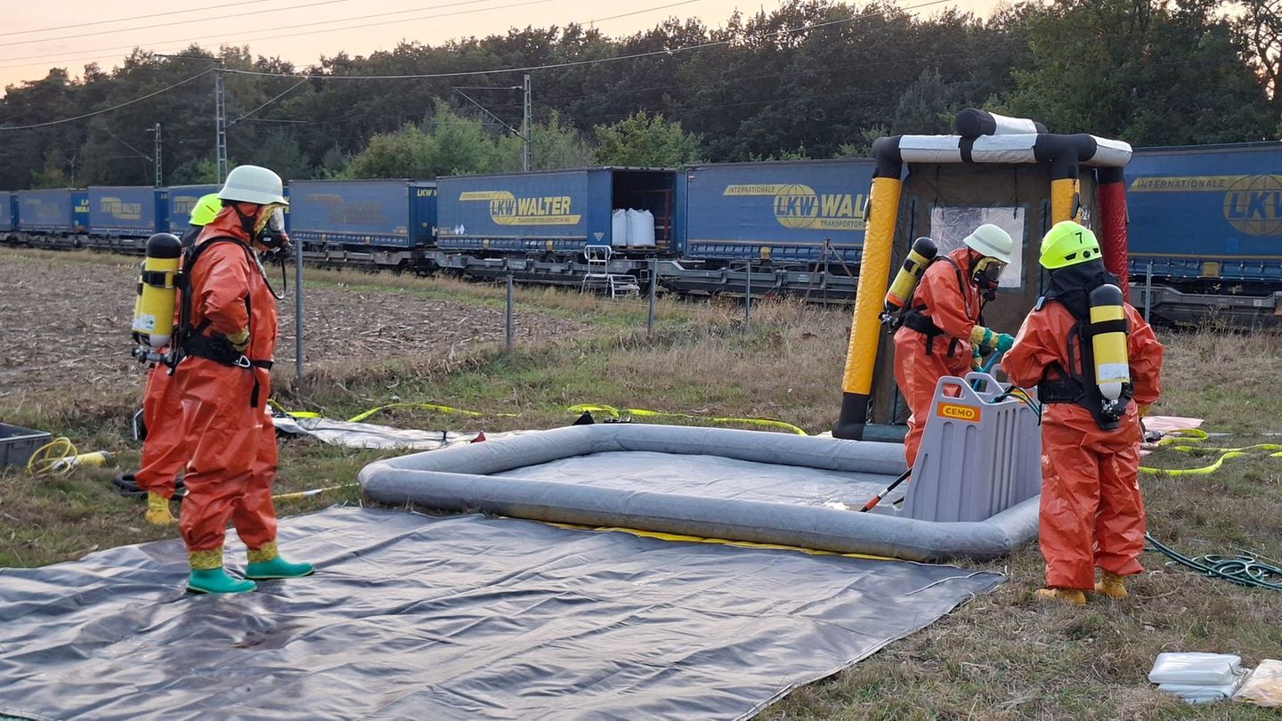 Die Bahnstrecke im Landkreis Verden, bei der Gefahrgut von einem Güterzug ausgetreten war, ist wieder frei gegeben. Foto: Kai Mo