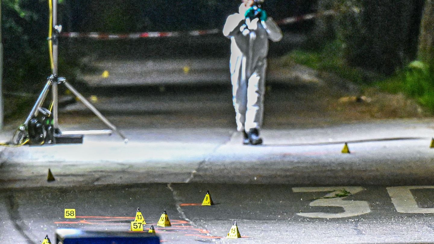 Bereits kurz nach den Schüssen in Göppingen laufen die Ermittlungen auf Hochtouren. Nun wurde ein Mann angeklagt. (Archivbild) F