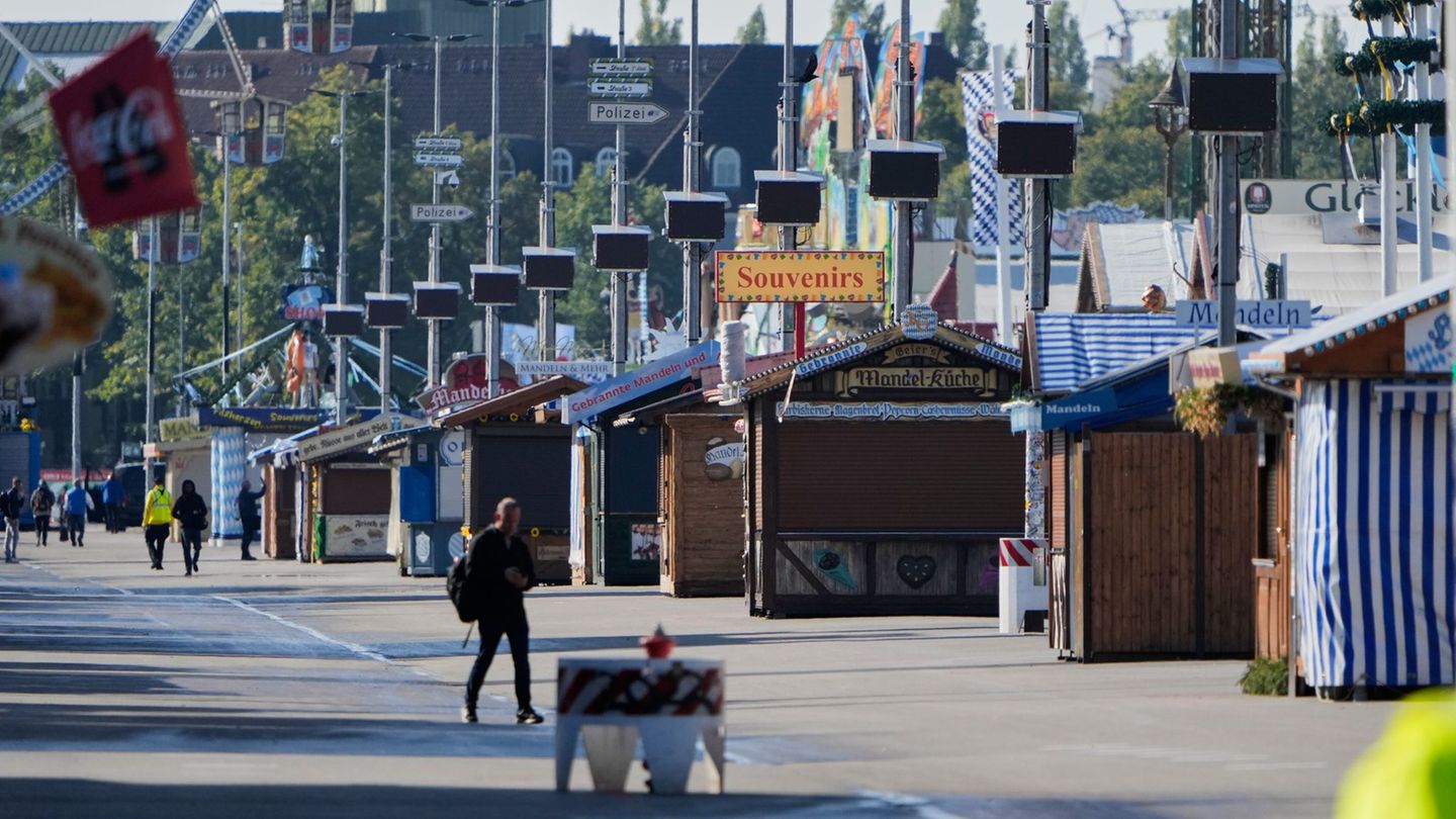 Am Mittwoch blieb die Wiesn lange leer - der Gastgewerbeverband Dehoga bringt nun einen Extra-Tag ins Spiel. Foto: Matthias Schr