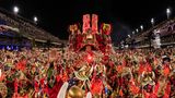 Legendär, launig, lebensfreudig: Der Karneval in Rio de Janeiro ist vielleicht das größte Straßen- und Verkleidungsfest der Welt, ganz sicher ist es das spektakulärste. Höhepunkt der sechstägigen Riesensause ist die Parade der Sambaschulen im Sambodrom