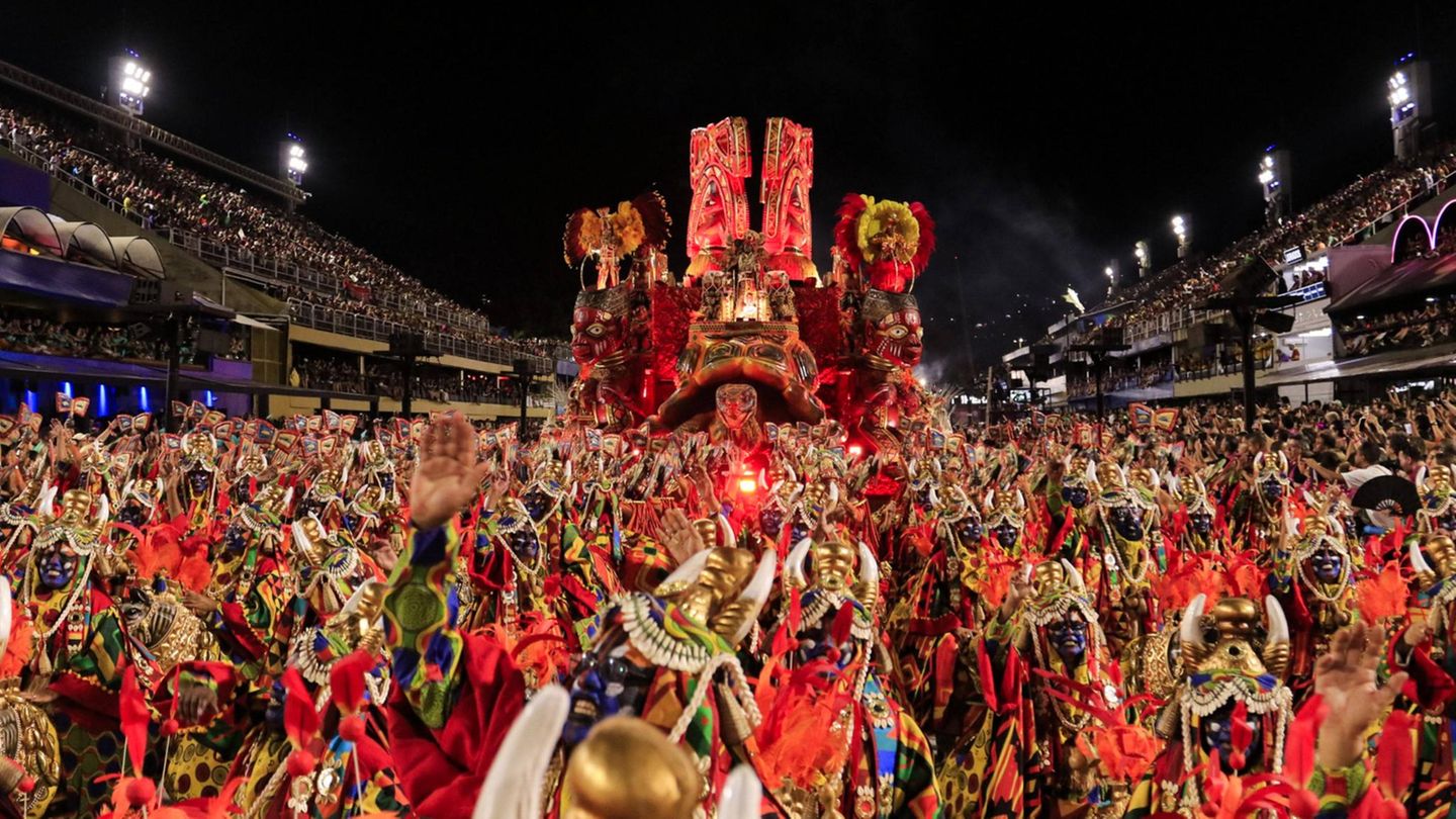 Karneval in Rio de Janeiro Legendär, launig, lebensfreudig: Der Karneval in Rio de Janeiro ist vielleicht das größte Straßen- und Verkleidungsfest der Welt, ganz sicher ist es das spektakulärste. Höhepunkt der sechstägigen Riesensause ist die Parade der Sambaschulen im Sambodrom