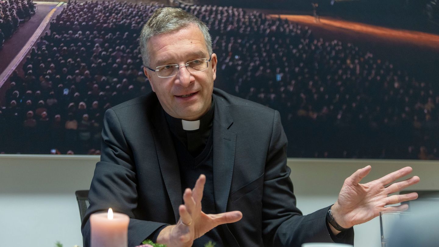 Der Fuldaer Bischof Gerber geht "mit Gottvertrauen und gestärkt durch die positive Einschätzung der Ärzte" die kommende Zeit der