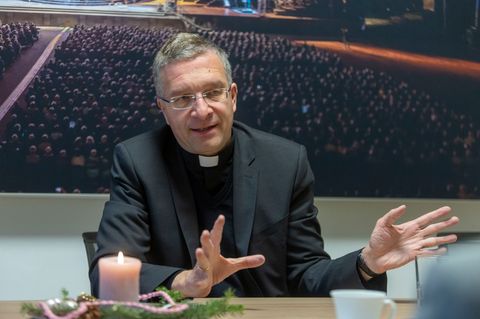 Der Fuldaer Bischof Gerber geht "mit Gottvertrauen und gestärkt durch die positive Einschätzung der Ärzte" die kommende Zeit der