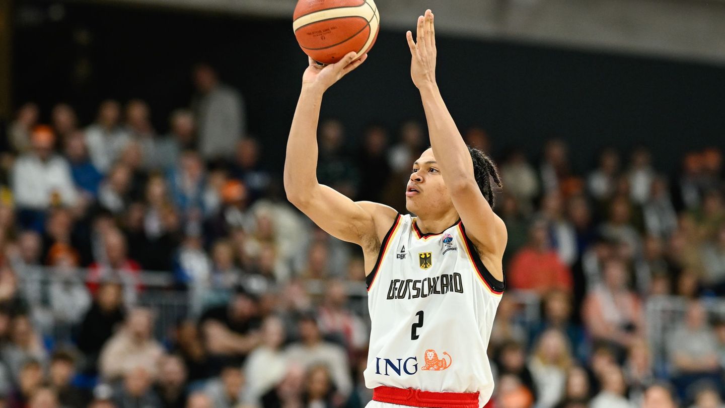 Im Juli wurde Alba-Neuzugang Jack Kayil mit Deutschland U19-Vizeweltmeister Foto: Uwe Anspach/dpa