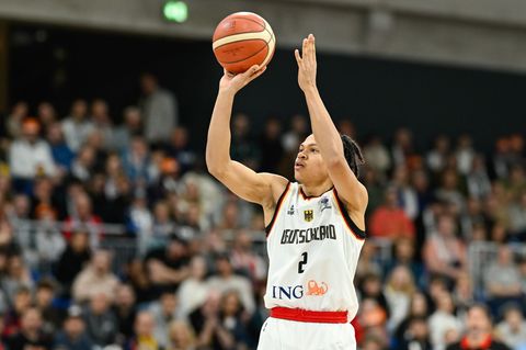 Im Juli wurde Alba-Neuzugang Jack Kayil mit Deutschland U19-Vizeweltmeister Foto: Uwe Anspach/dpa