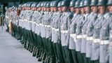Soldaten mit Stahlhelmen