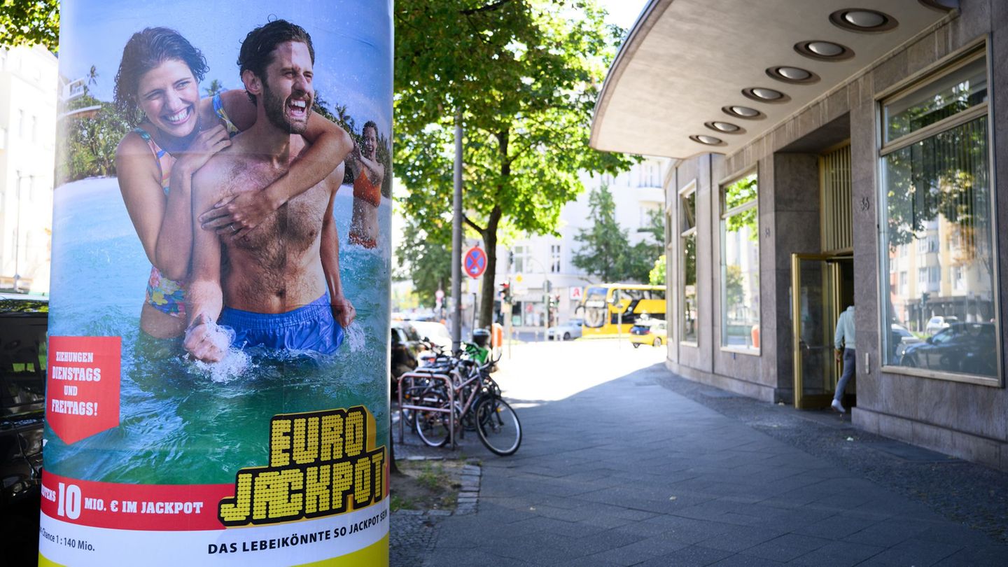 Der Gewinner des Eurojackpots in Berlin wird noch gesucht. (Archivfoto) Foto: Bernd von Jutrczenka/dpa