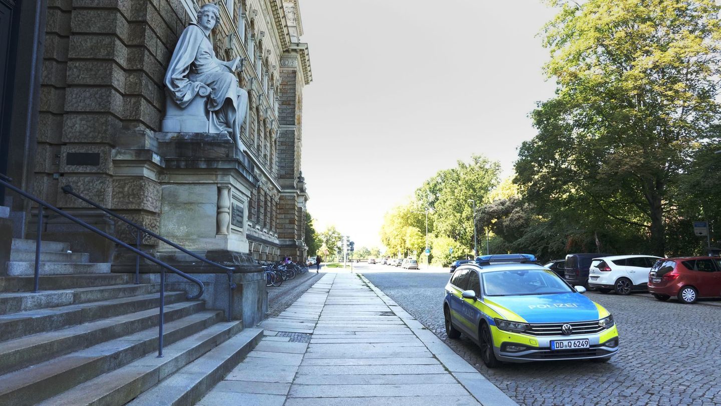 Gegen vier Männer hat die Staatsanwaltschaft nach einer Attacke mit Metallschläuchen in Dresden Anklage erhoben. (Archivbild) Fo
